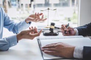 NO WIN NO FEE SOLICITOR EXPLAINING HOW TO MAKE A COMPENSATION CLAIM TO THEIR CLIENT