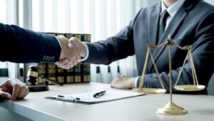 A personal injury solicitor agrees to a No Win No Fee tendon injury at work claim with his client.